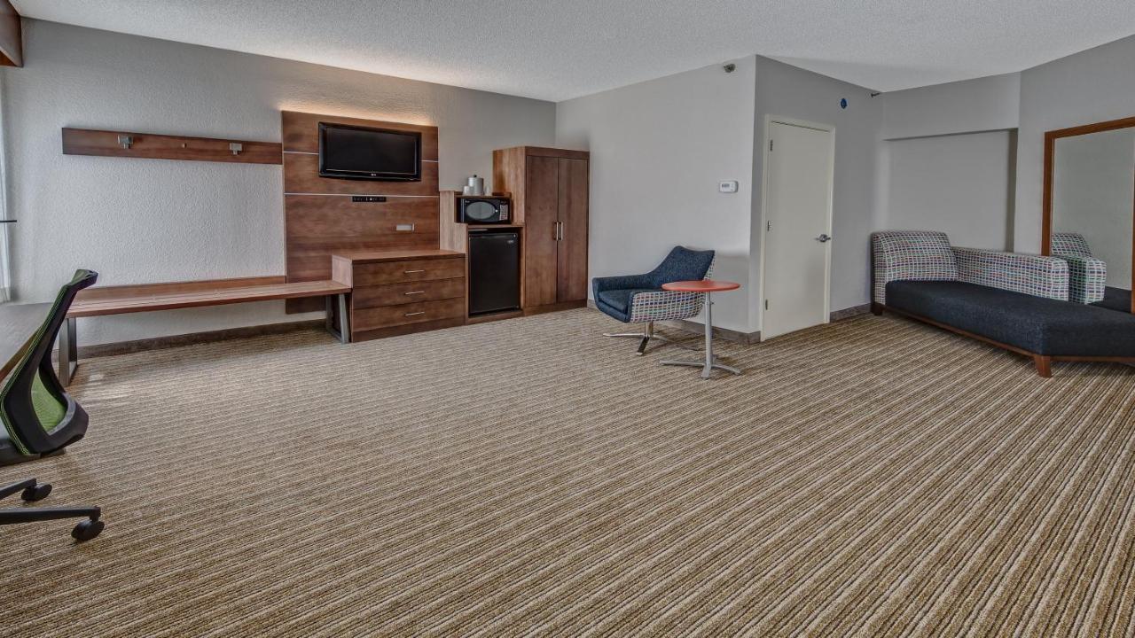Standard Double Room with Two Double Beds and Accessible Tub - Mobility Access